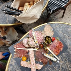 La Chouette Café - Plancha au fromage, au charcuterie, et bruschetta