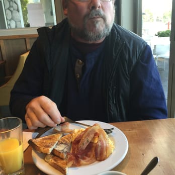 Dixie Browns - Breakfast...eggs stretchy bacon and toast. - New Zealand Near Me - Taupo, WKO