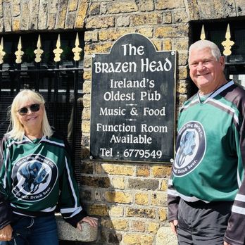 The Brazen Head - They plaque describing the history brazen head - Pubs Near Me - Dublin, D
