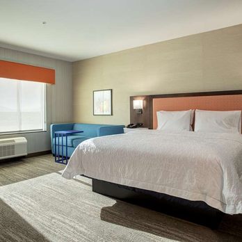 Hampton Inn & Suites Indio - Guest room - Hotels Near Me - Indio, California