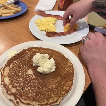 Farm's House - 2 Piece Short Stack Pancakes - Breakfast & Brunch Near Me - Banning, California