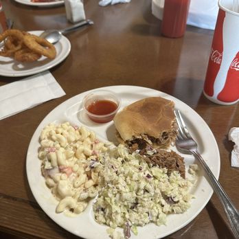 El Flako’s Wrangler Barbecue - Pulled pork sandwich with coleslaw and macaroni salad - Barbeque Near Me - Escondido, California
