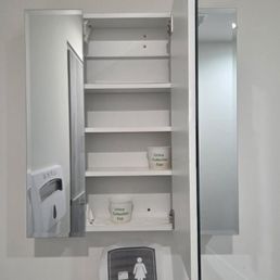no urine labels and no lids and urine cups are in the same cabinet.