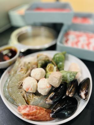 Shabu En Hot Pot by null