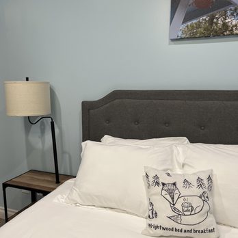 Wrightwood BnB - Hummingbird Suite - Venues & Event Spaces Near Me - Wrightwood, California