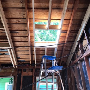 Leones Foundation Repair - Vaulted ceiling with skylight - Foundation Repair Near Me Leones Foundation Repair - Vaulted ceiling with skylight - Foundation Repair Near Me