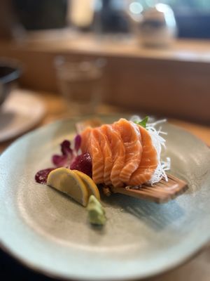 Mirakutei Sushi & Ramen by null