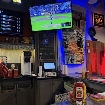 Mr Brews Taphouse - Burgers Near Me - Madison, Wisconsin