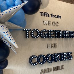 Sign with fun grand opening balloons
