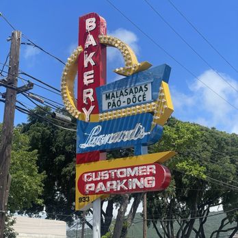 Leonard's Bakery - Sign on the corner lot - Bakeries Near Me - Honolulu, Hawaii Leonard's Bakery - Sign on the corner lot - Bakeries Near Me - Honolulu, Hawaii