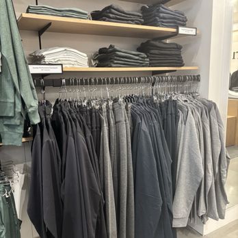 Vuori - Pants and Sweaters - Sports Wear Near Me - Canoga Park, California