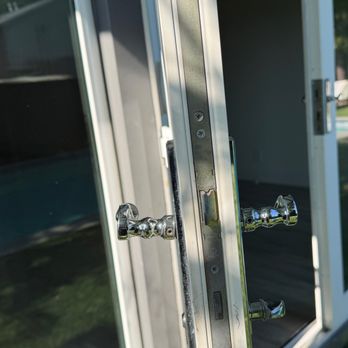 Prime Locksmith - The door mechanism the locksmith told us we needed to replace. - Security Systems Near Me - Van Nuys, California Prime Locksmith - The door mechanism the locksmith told us we needed to replace. - Security Systems Near Me - Van Nuys, California