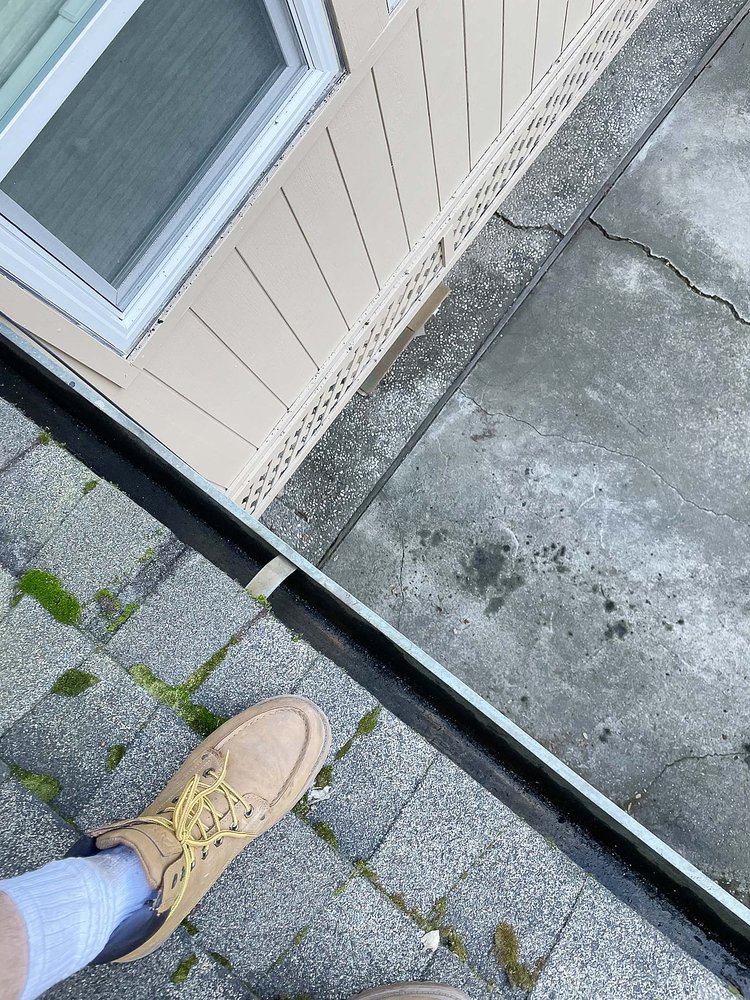 Slide of Lukas Pigeon Removal & Gutter Cleaning