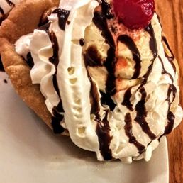 Brownie sundae atop a churro crust Brownie sundae atop a churro crust