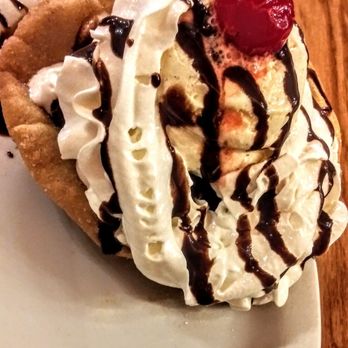 Los Tres Magueyes - Brownie sundae atop a churro crust - Mexican Near Me - Temple, Texas Los Tres Magueyes - Brownie sundae atop a churro crust - Mexican Near Me - Temple, Texas