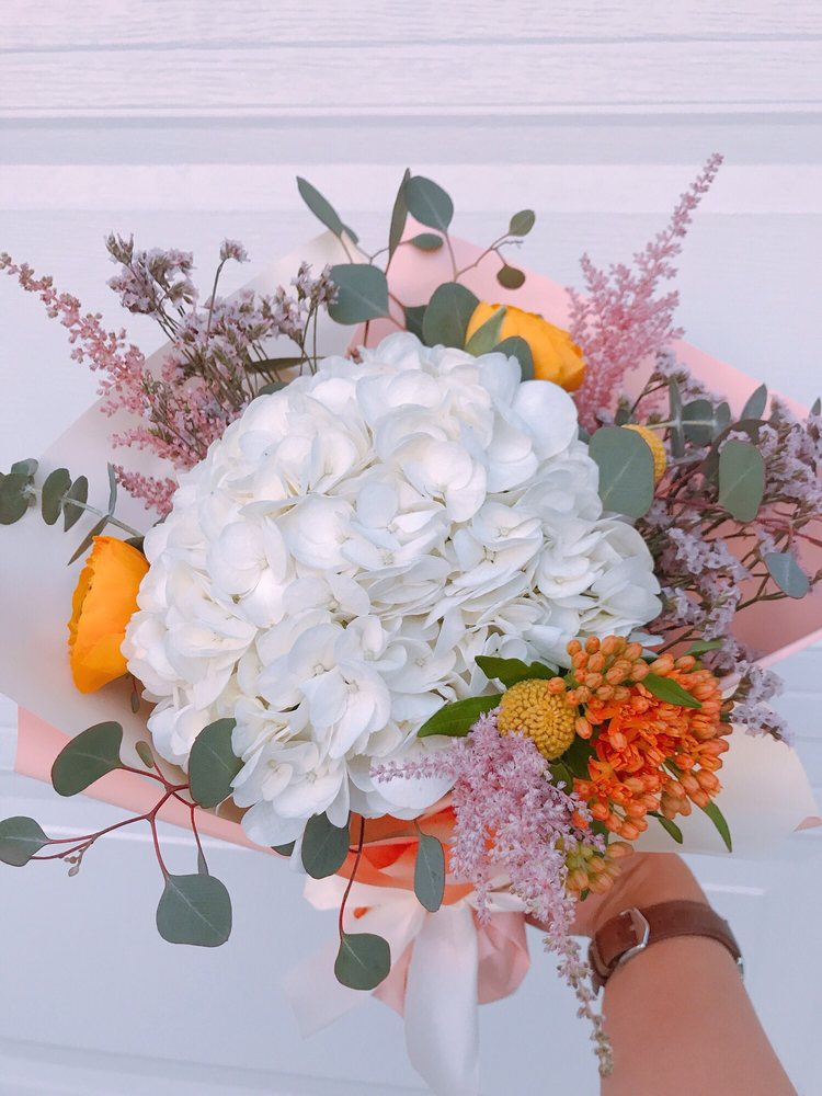 FLOWER HOUSE 1707 20 Avenue NW, Calgary, Alberta, Canada Florists