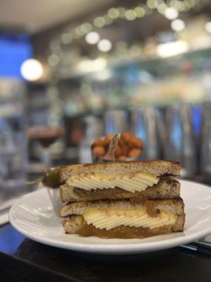 Whiskey Down Diner by null