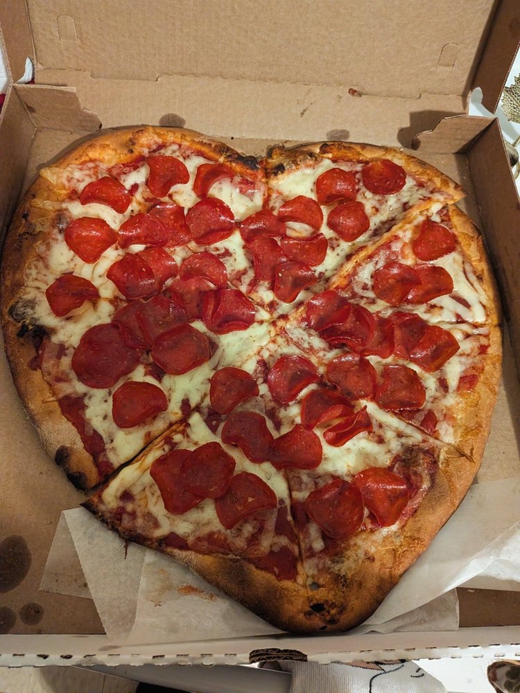 Big John's Pizza Queen Logo