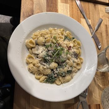 Lilla - Spicy Orechiette Kale Alfredo - Vegan Near Me - Portland, Oregon