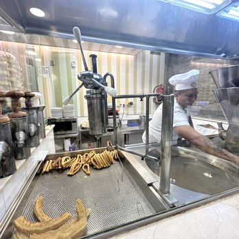 Chocolatería 1902 - Made fresh!!! - Breakfast & Brunch Near Me - Madrid, M