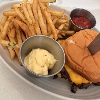 Model Citizen - Smashburger - New American Near Me - Ventura, California