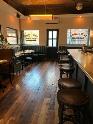 BarRoom, at Dick & Jane’s by null