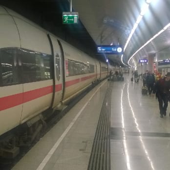 Bahnhof Flughafen Wien - ICE am Flughafen-Bahnhof - Train Stations Near Me