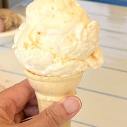 Lopez Island Creamery - A kid's scoop of their seasonal peaches and cream. The kids scoop was filling for an adult.