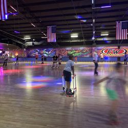 Fun Warehouse - Skating floor