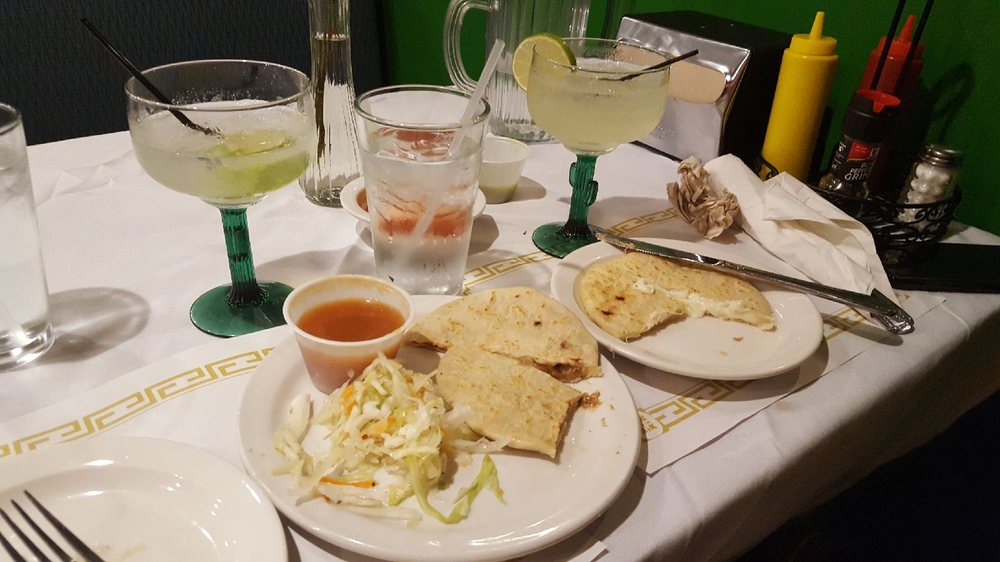 El Nopal Restaurant Bar and Grill Logo