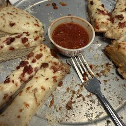 Alfredo cheesy bread with bacon Alfredo cheesy bread with bacon
