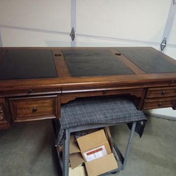 MrFixit Handyman Service - This is a desk, Mr. fix it repainted it fix the leg once again. You are doing yourself beautiful job. - Handyman Near Me - Menifee, California