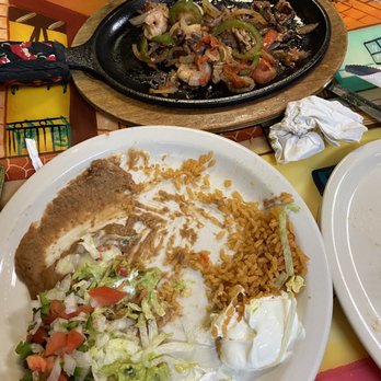 El Dos Mexican Restaurant - Steak, chicken & shrimp fajita! - Mexican Near Me - Hays, Kansas