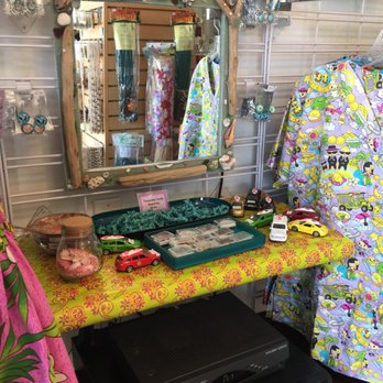 Dawn's - Women's Clothing Near Me - Haleiwa, Hawaii
