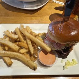 Cougar Gold Burger Cougar Gold Burger
