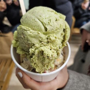 Oops Ice Cream - Huge double scoop - Ice Cream & Frozen Yogurt Near Me - Toronto, Ontario