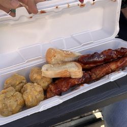 La Isla Del Encanto Food Truck - Pinchos and bolitas de mofongo