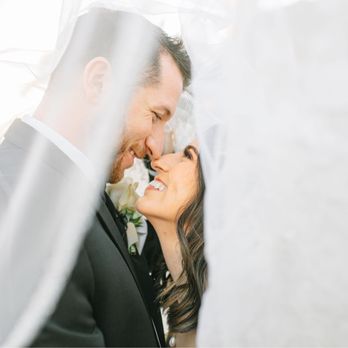 Gwen Corona Photography - Bride & Groom under Veil - Session Photography Near Me Gwen Corona Photography - Bride & Groom under Veil - Session Photography Near Me