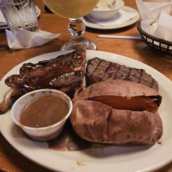 Texas Roadhouse - Sirloin with sweet potatoes and gravy - Steakhouses Near Me - Oviedo, Florida Texas Roadhouse - Sirloin with sweet potatoes and gravy - Steakhouses Near Me - Oviedo, Florida