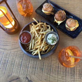 Lincoln Social Rooftop - Sliders and truffle fries - American Near Me - Columbus, Ohio