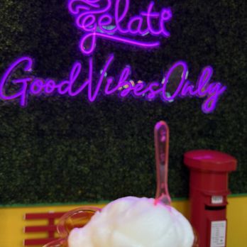 Gelati - Sicilian lemon gelato and German strawberries - Gelato Near Me - West Hollywood, California Gelati - Sicilian lemon gelato and German strawberries - Gelato Near Me - West Hollywood, California