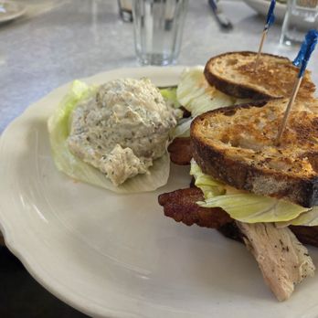 John Sparr Tavern - Turkey sandwich and unbelievable potato salad. - American Near Me - Glendale, California John Sparr Tavern - Turkey sandwich and unbelievable potato salad. - American Near Me - Glendale, California