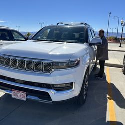 Jeep Grand Wagoneer