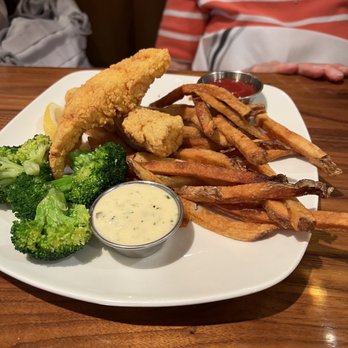 Burtons Grill & Bar - Gluten free fish and chips - New American Near Me - South Windsor, Connecticut Burtons Grill & Bar - Gluten free fish and chips - New American Near Me - South Windsor, Connecticut