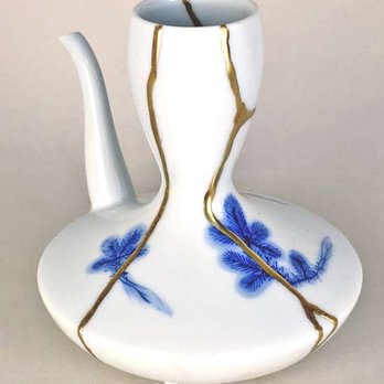 Lakeside Pottery Studio - Kintsugi / Kintsukuroi art and pottery. Mending pottery with gold, a Japanese metaphor - Art Restoration Near Me - Rehoboth Beach, Delaware Lakeside Pottery Studio - Kintsugi / Kintsukuroi art and pottery. Mending pottery with gold, a Japanese metaphor - Art Restoration Near Me - Rehoboth Beach, Delaware