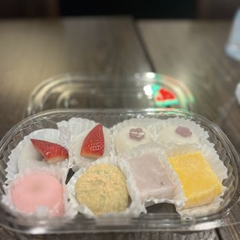 Fugetsu-Do - An assortment of mochi. The one with the purple flower was my favorite! - Candy Stores Near Me - Los Angeles, California Fugetsu-Do - An assortment of mochi. The one with the purple flower was my favorite! - Candy Stores Near Me - Los Angeles, California