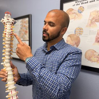 Orange City Chiropractic - Dr. Angel educating patients about their pain - Chiropractors Near Me - Orange city, Florida Orange City Chiropractic - Dr. Angel educating patients about their pain - Chiropractors Near Me - Orange city, Florida