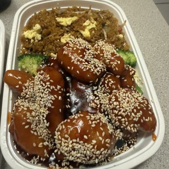 Chan's Chinese Restaurant  - Sesame Chicken - Chinese Near Me - Jacksonville Beach, Florida