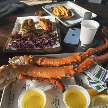 Alaskan Brewing Company - King crab legs and bbq sampler - Breweries Near Me - Juneau, Alaska Alaskan Brewing Company - King crab legs and bbq sampler - Breweries Near Me - Juneau, Alaska