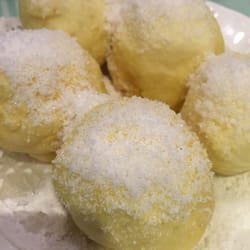 金滬庭 - Deep fried egg whites with red bean paste